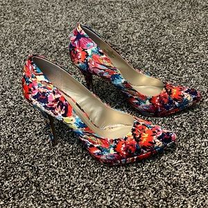 Multicolored satin heels size 9 1/2